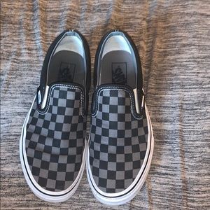 black and gray checkered low top vans